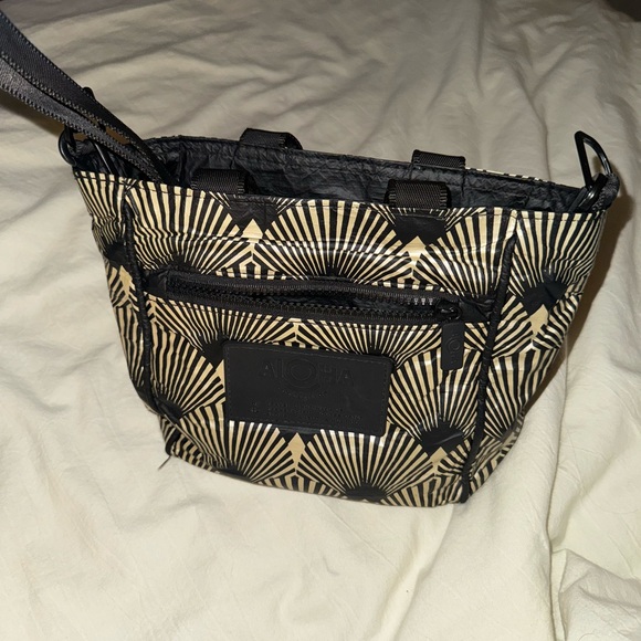 Aloha Collection Crossbody - Picture 3 of 4